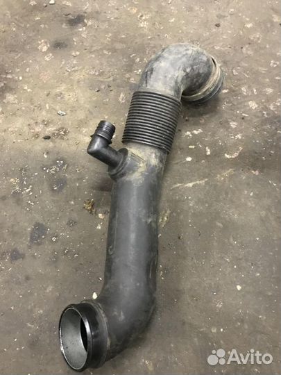 Патрубок Volkswagen Transporter T5 2003-2009
