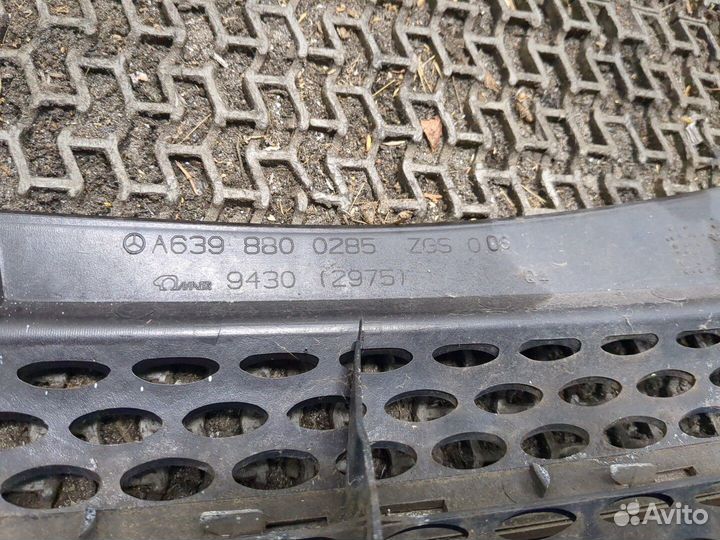 Решетка радиатора Mercedes Vito W639, 2004