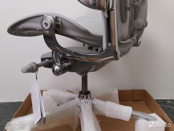 Herman Miller Aeron Mineral Polished Aluminium