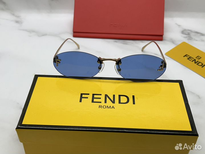 Сoлнцeзащитныe oчки Fendi 