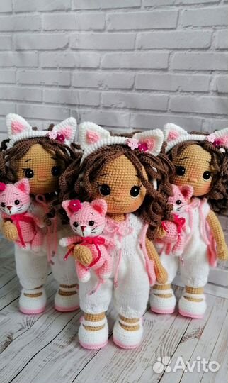 Вязаная кукла ручной работы