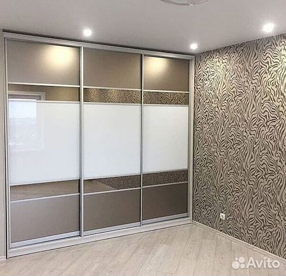 Шкаф с зеркалом