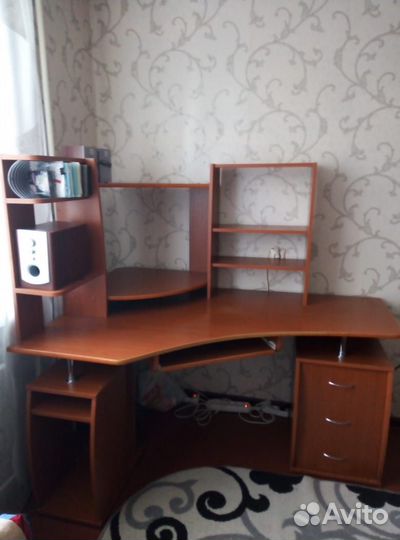 Продается компьютерный стол