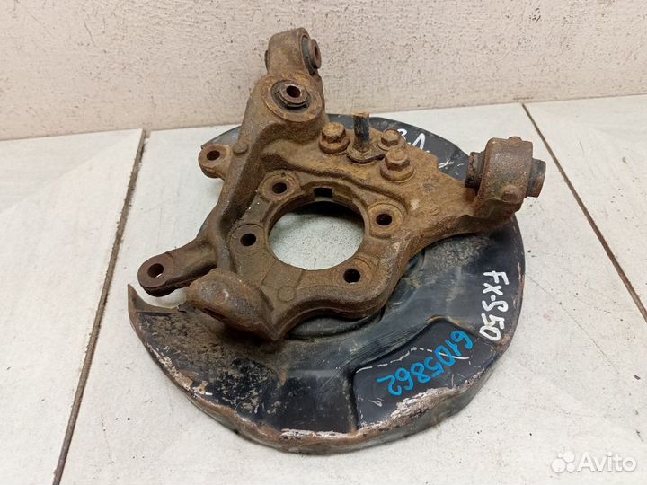 Кулак задний левый