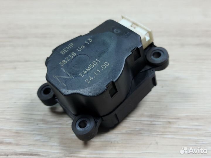 Моторчик заслонки отопителя Пежо Ситроен Рено