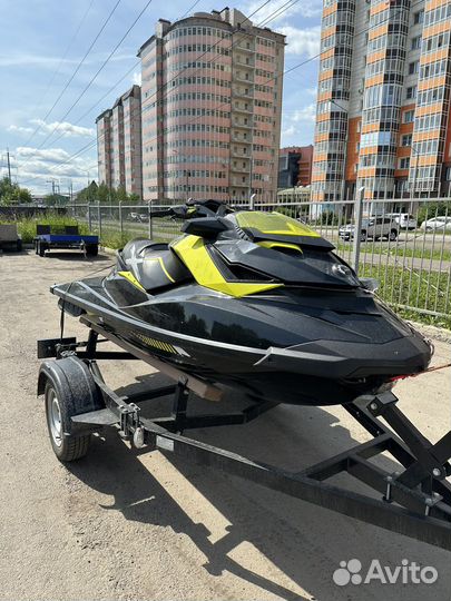 Продам гидроцикл BRP 260RXP