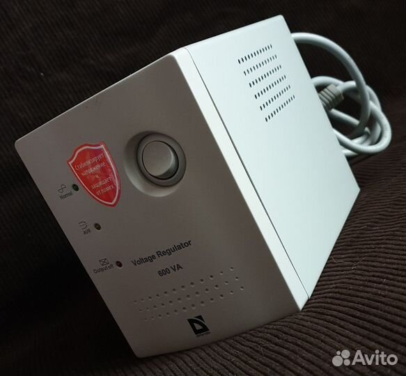 Стабилизатор напряжения Defender AVR Real 600VA