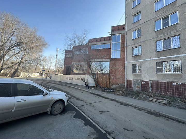 Здание, 2500 м²