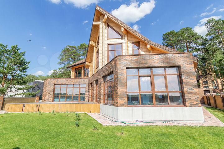 Коттедж 350 м² на участке 12 сот.