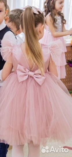 Платье на девочку праздничное