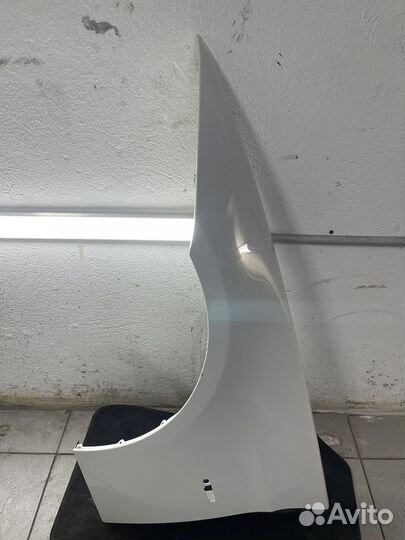 Левое переднее белое крыло бмв 3