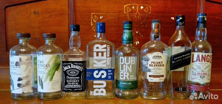 Пустые бутылки от виски