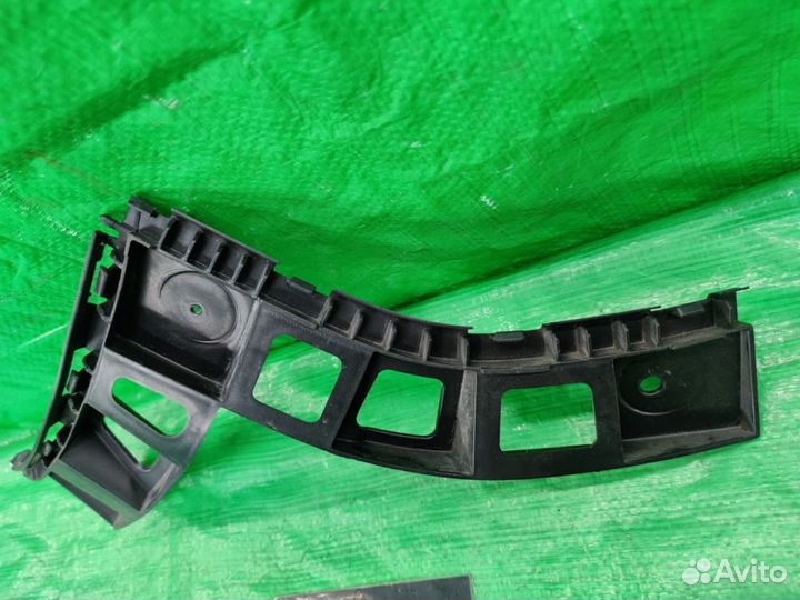 Направляющая бампера прав. зад. Volkswagen Tiguan