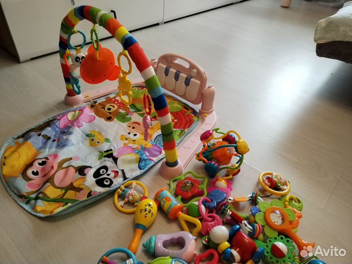 Погремушки и музыкальный коврик