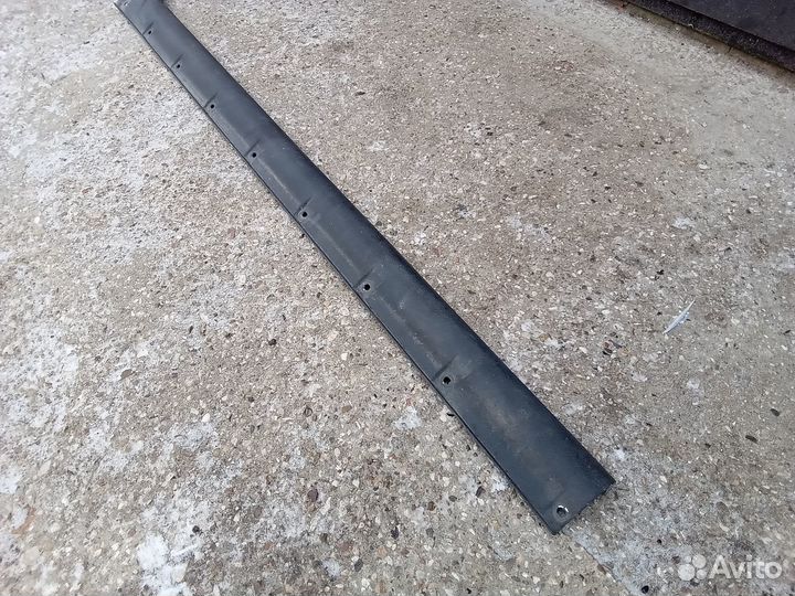 Накладка порога правая Toyota Hilux Serf 185