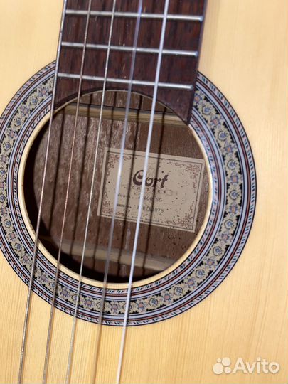Классическа гитара Cort