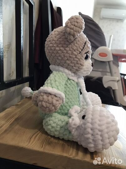 Вязаная игрушка мишка