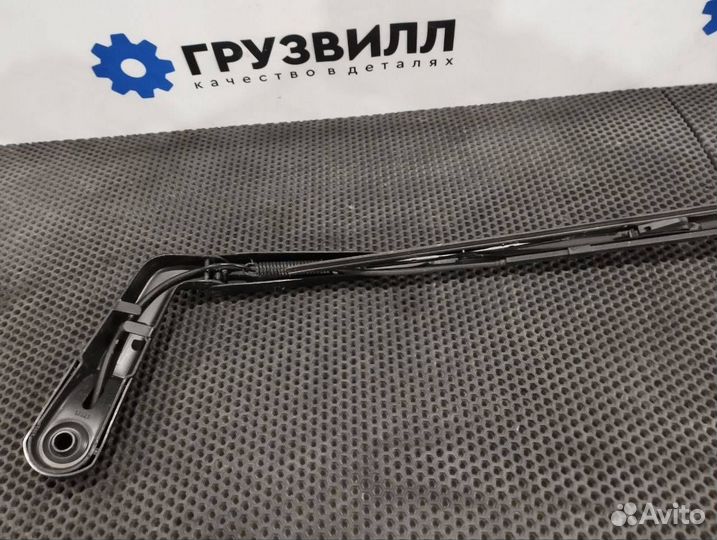 Поводок стеклоочистителя правый Volvo FH5 82485664