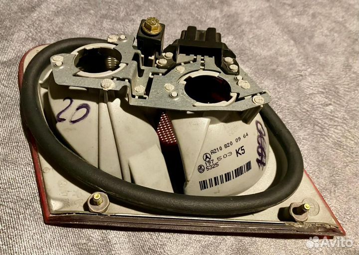 Фонари задние внутренние mercedes W210 E-klasse