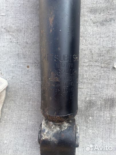 Амортизатор 4062A024 Pajero 4