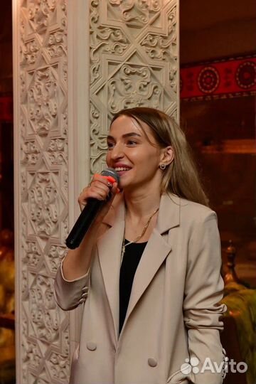 Ведущий на мероприятие