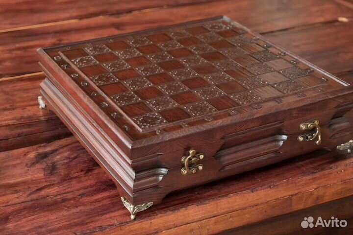 Резные шахматы ларец