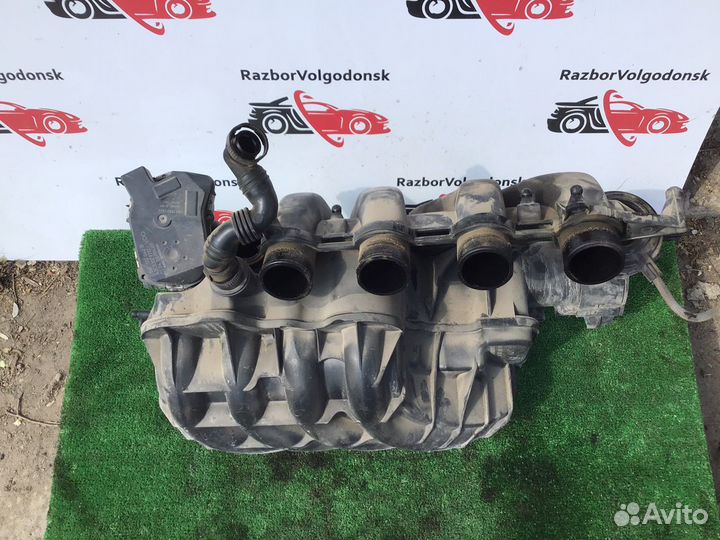 Впускной коллектор Volkswagen Passat B6