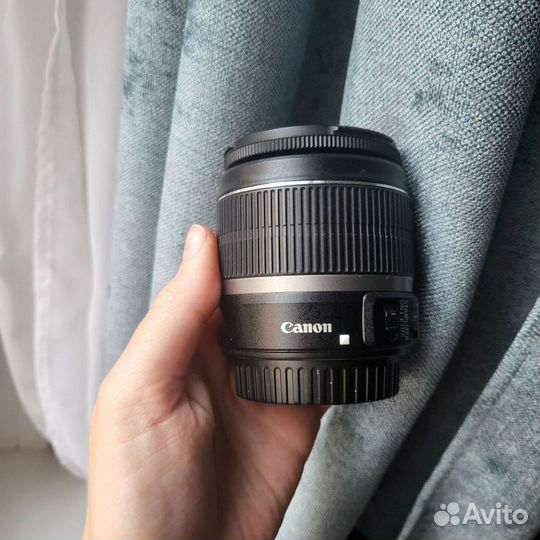 Объектив Canon EF-S 18-55mm f/3.5-5.6 III, черный