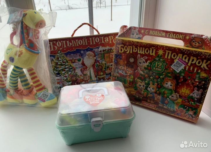 Новый набор игрушек - погремушек в боксе