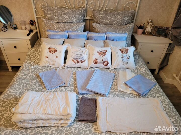 Комплект в кроватку с двумя комплектами белья