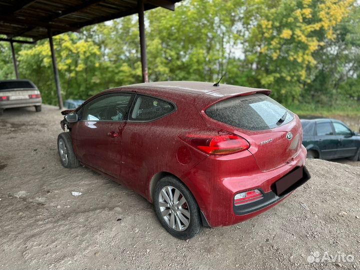 Kia Ceed 1.6 МТ, 2014, битый, 185 700 км