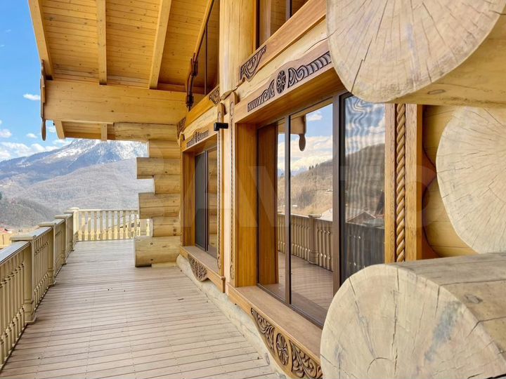 Дом 411 м² на участке 15 сот.