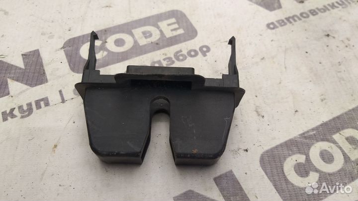 Кожух багажного замка стекла Ford Kuga 1