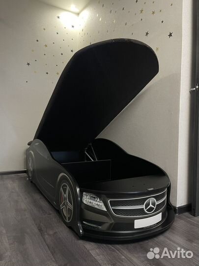 Детская кровать машина