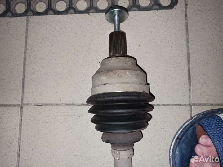 Привод правый ford focus 2 1.6 АКПП 2008 года