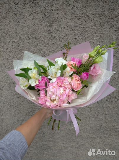 Сборный букет с гортензией