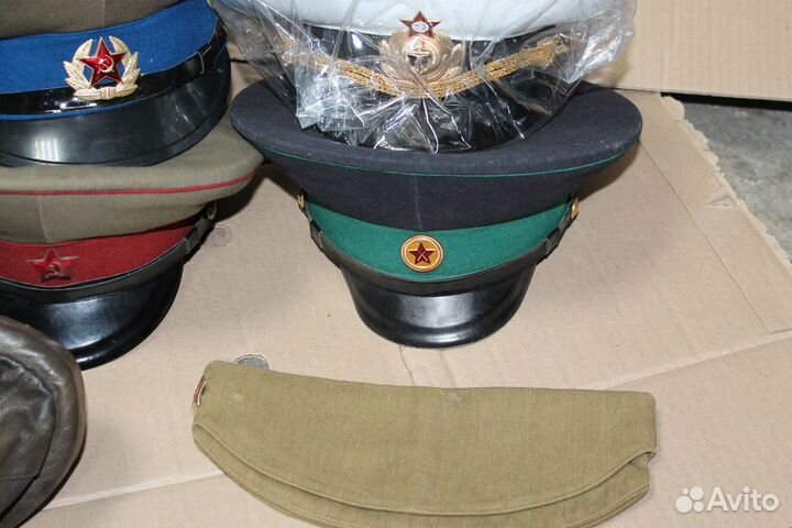 Фуражки, Каска. Планшет Ремни