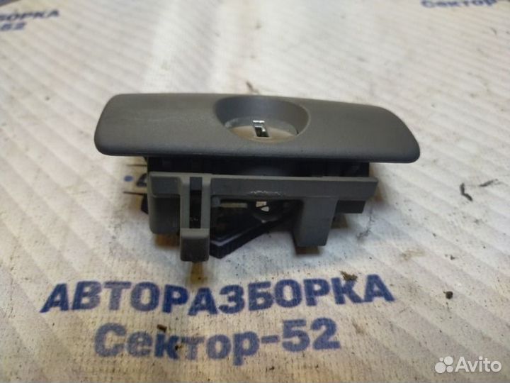 Ручка замка бардачка Hyundai Tucson 1