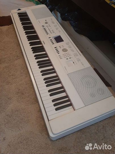 Синтезатор Yamaxa DGX-650 белый