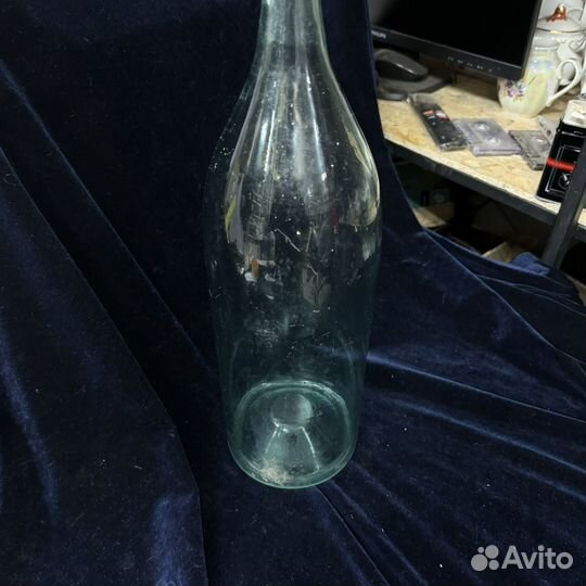 Бутыль старинная стеклянная 3,5Л четверть