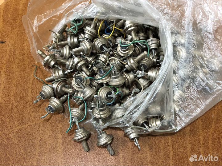 Симисторы ку208 Г, б/у