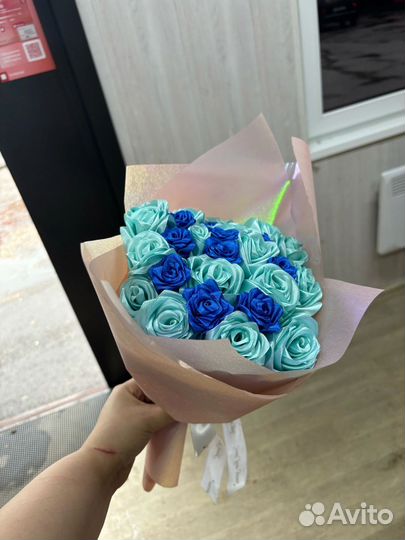 Розы из атласных лент