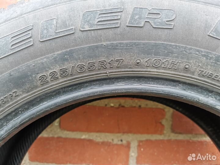 Bridgestone Dueler H/T D687 225/65 R17