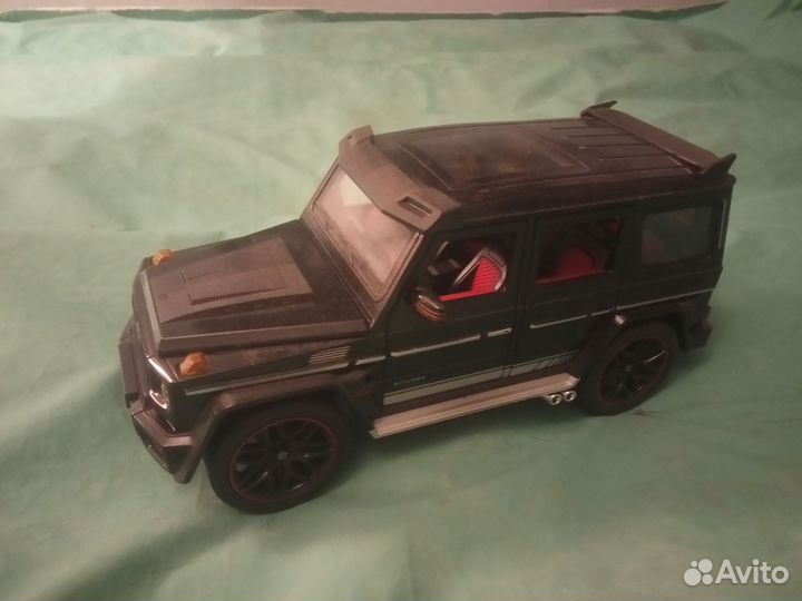 Модель автомобиля 1/18