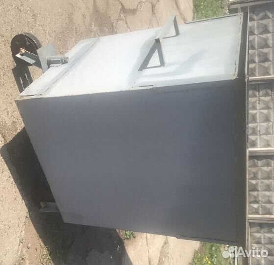 Бак для мусора металлический на колесиках