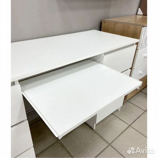 Письменный стол