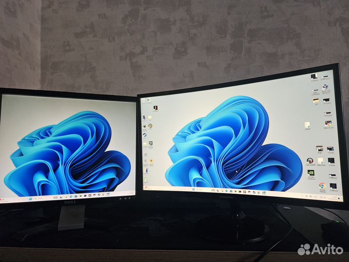 Два монитора: 24 и 19 дюймов