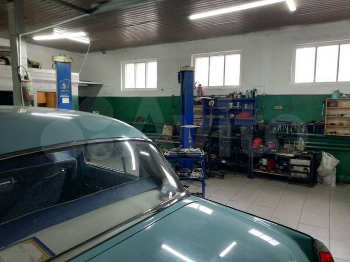 Гараж, > 30 м²