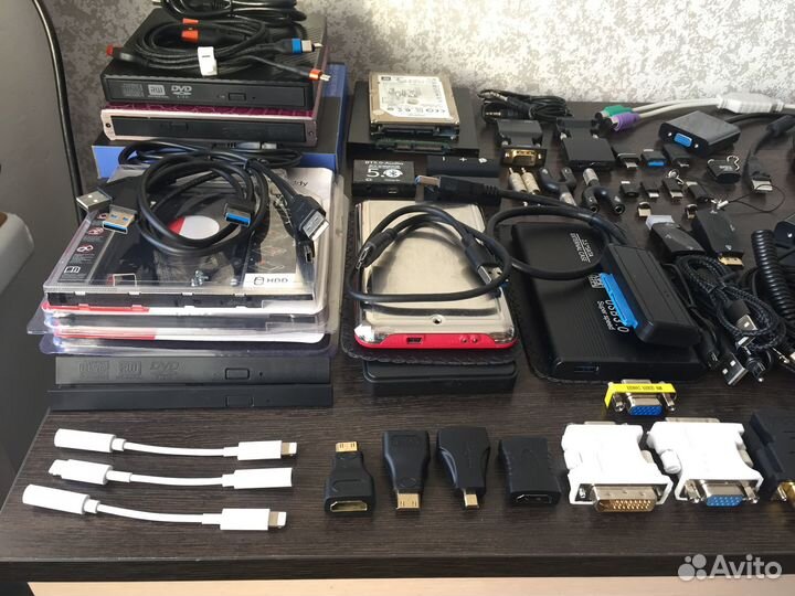 Много разных переходников, адаптеров