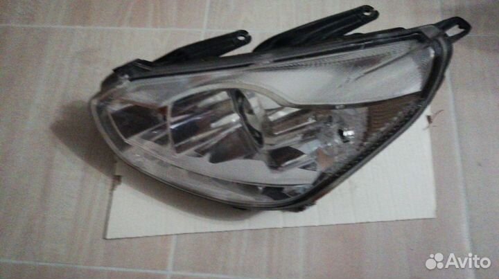 Фара левая